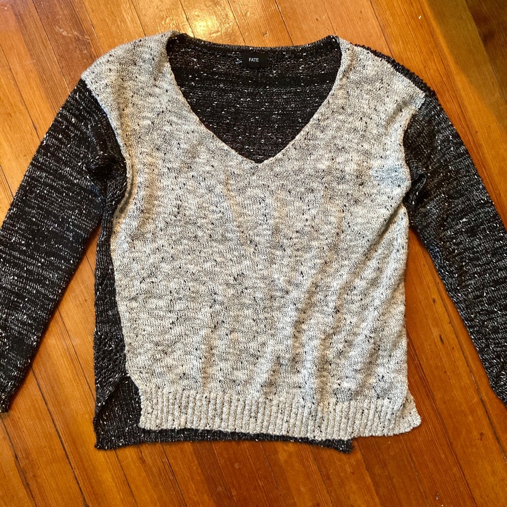 Black gray v neck knit sweater